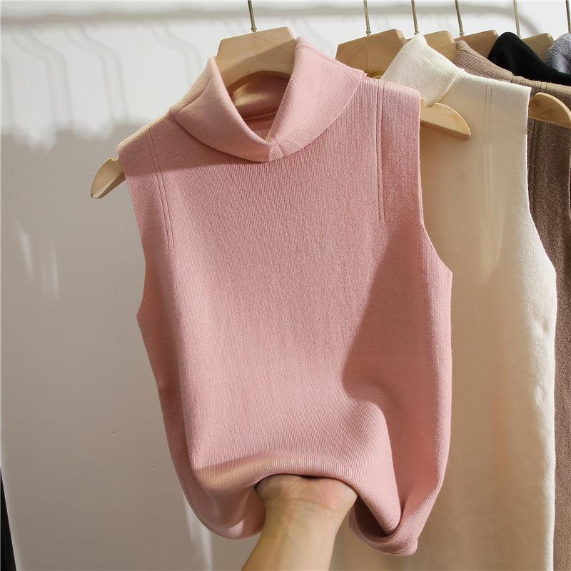 Winter Clothing Essentials For Women - Dolcevita senza maniche slim fit top