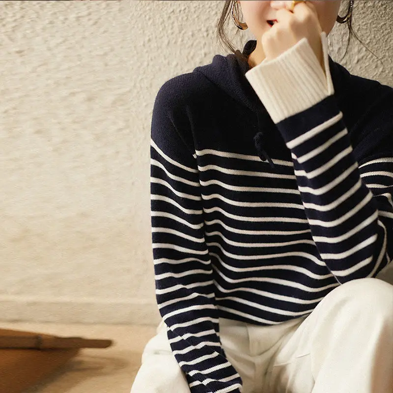 Winter Clothing Essentials For Women - Felpa con cappuccio ampia a maniche