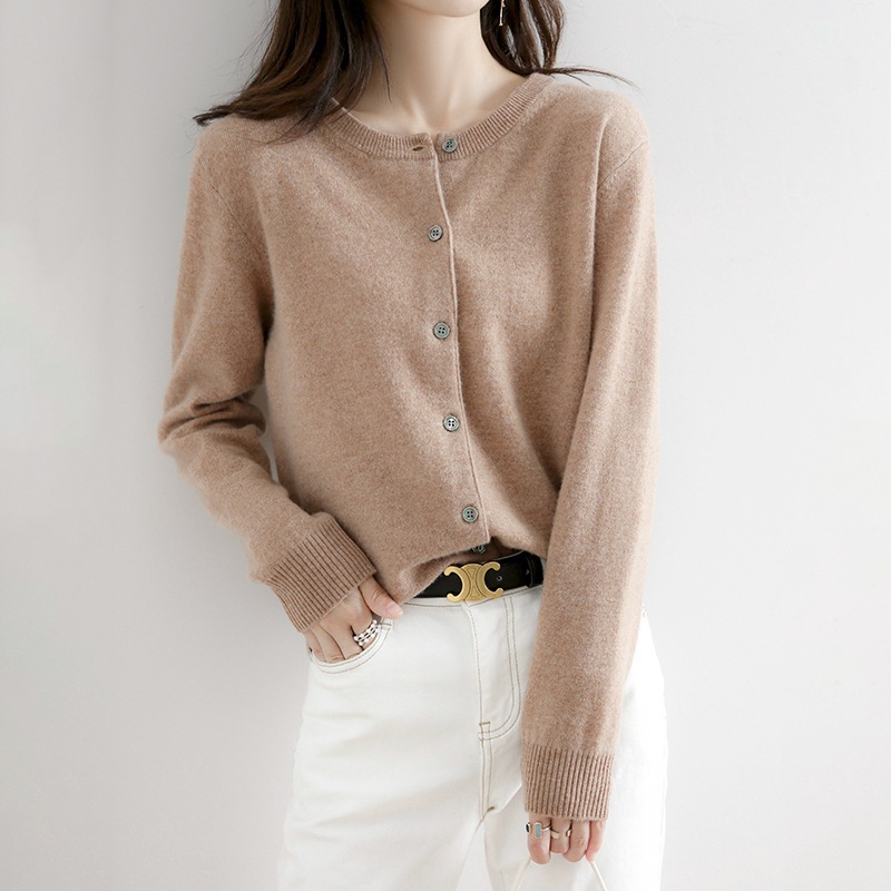 Nuovo Cardigan in Maglia con B - Winter Clothing Colors 2026 recensione e prezzo